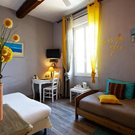 Logis De Отель 3*