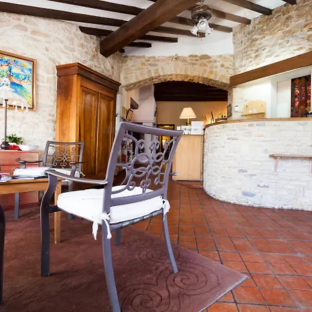 Logis De Hotell Tavel