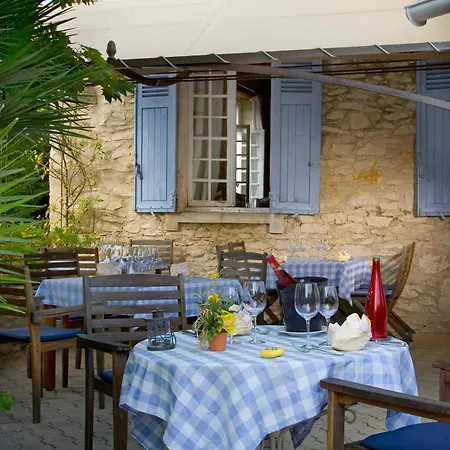 Logis De Тавель