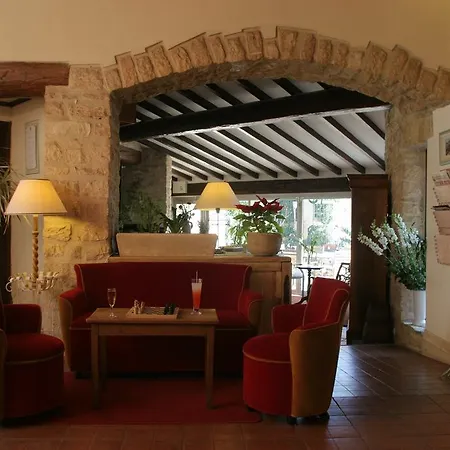 Logis De Тавель