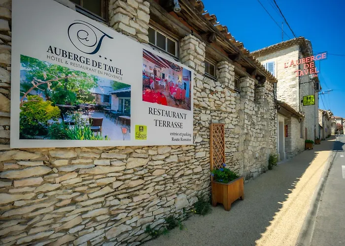 Szálloda Logis De Tavel