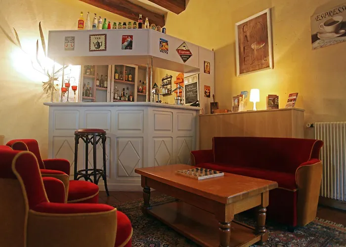 Szálloda Logis De Tavel